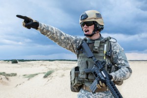 Soldat american dintr-o unitate de interventie speciala aflat intr-o misiune de lupta